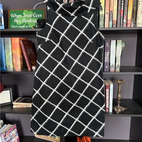 Michael Kors Dresses & Skirts - Michael Kors Black and White Sheath Dress